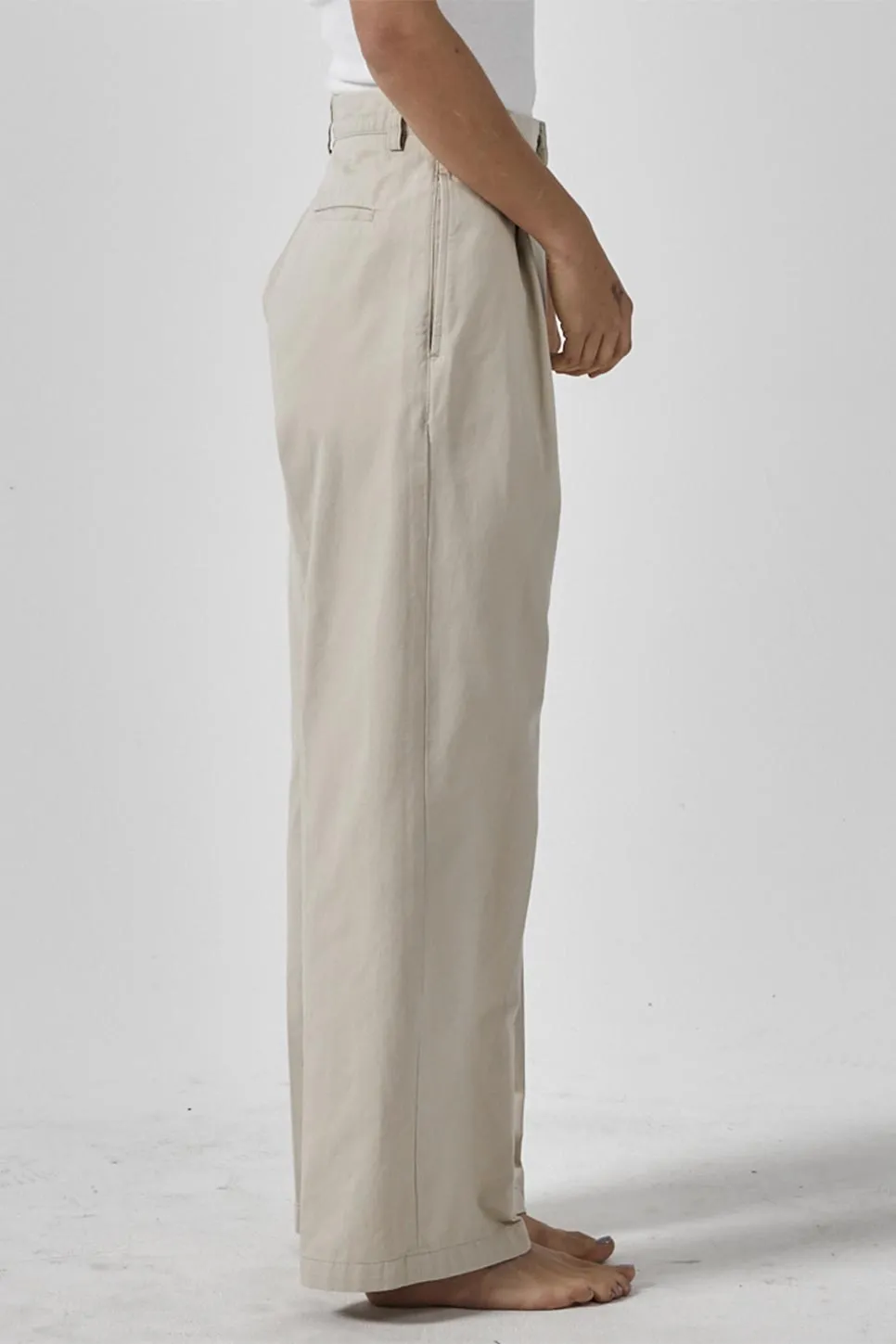 IVY MID RISE PLEATED PANT