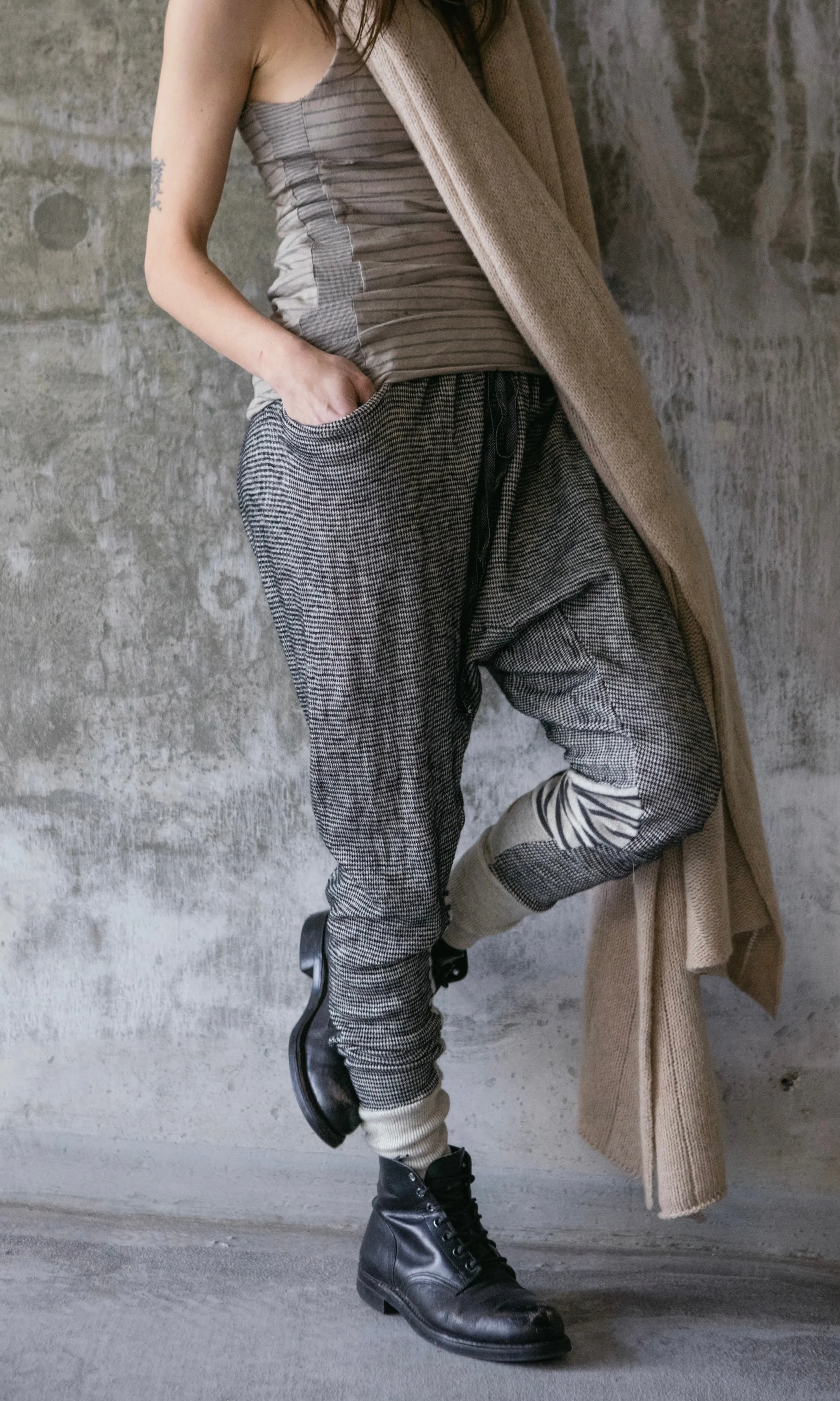 RELAXED FIT CASHMERE PANTS