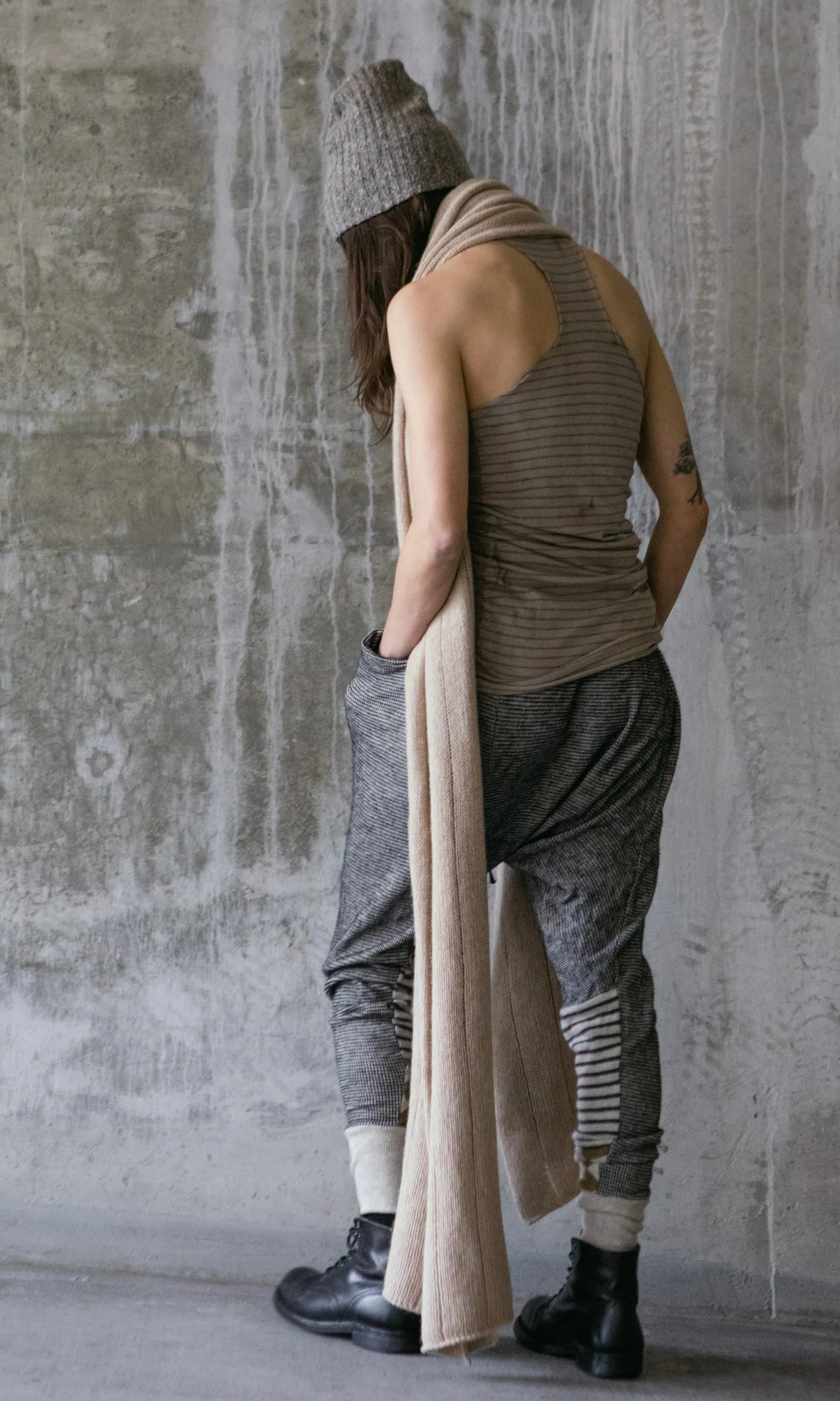 RELAXED FIT CASHMERE PANTS